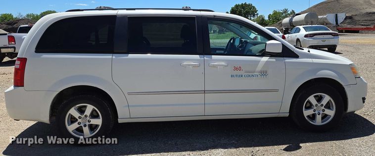 image for item EO0902 2010 Dodge Grand Caravan SXT van