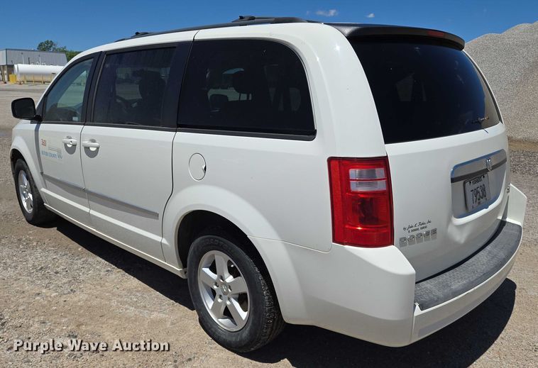 image for item EO0902 2010 Dodge Grand Caravan SXT van