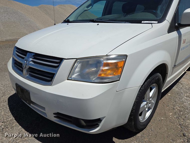 image for item EO0902 2010 Dodge Grand Caravan SXT van