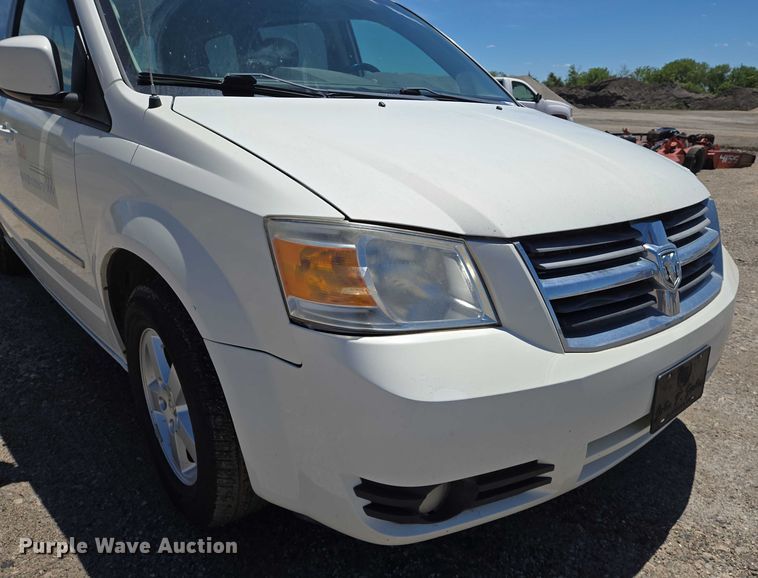 image for item EO0902 2010 Dodge Grand Caravan SXT van