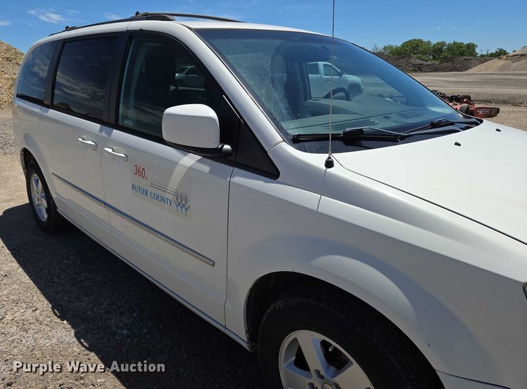 image for item EO0902 2010 Dodge Grand Caravan SXT van