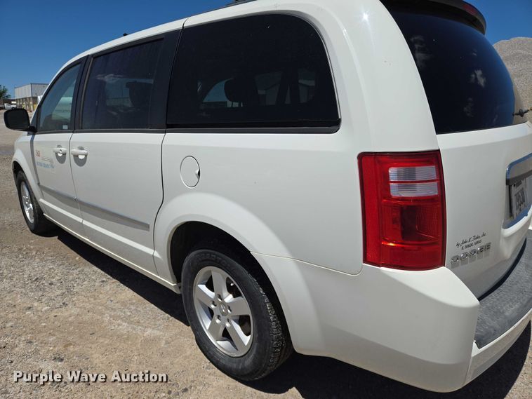 image for item EO0902 2010 Dodge Grand Caravan SXT van