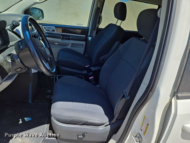 image for item EO0902 2010 Dodge Grand Caravan SXT van