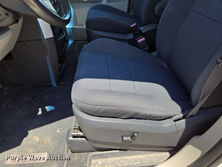 image for item EO0902 2010 Dodge Grand Caravan SXT van