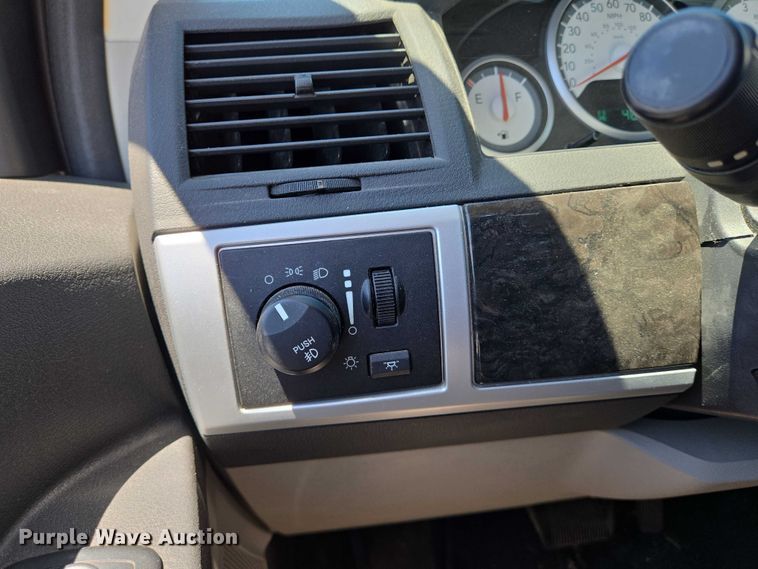 image for item EO0902 2010 Dodge Grand Caravan SXT van