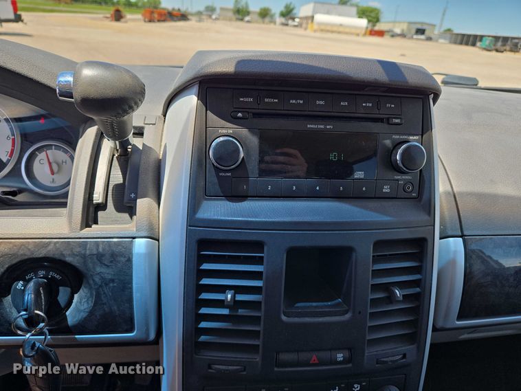 image for item EO0902 2010 Dodge Grand Caravan SXT van