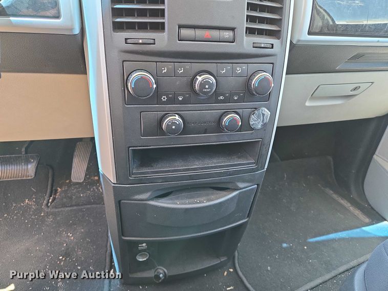 image for item EO0902 2010 Dodge Grand Caravan SXT van