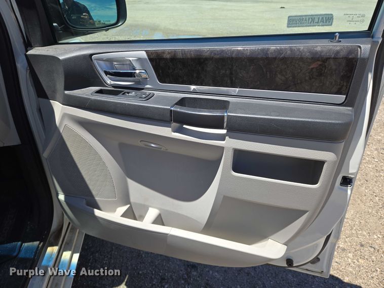 image for item EO0902 2010 Dodge Grand Caravan SXT van