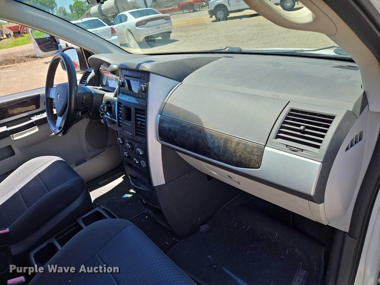 image for item EO0902 2010 Dodge Grand Caravan SXT van