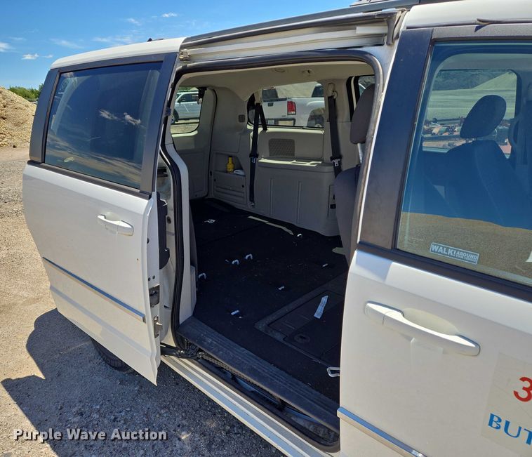 image for item EO0902 2010 Dodge Grand Caravan SXT van