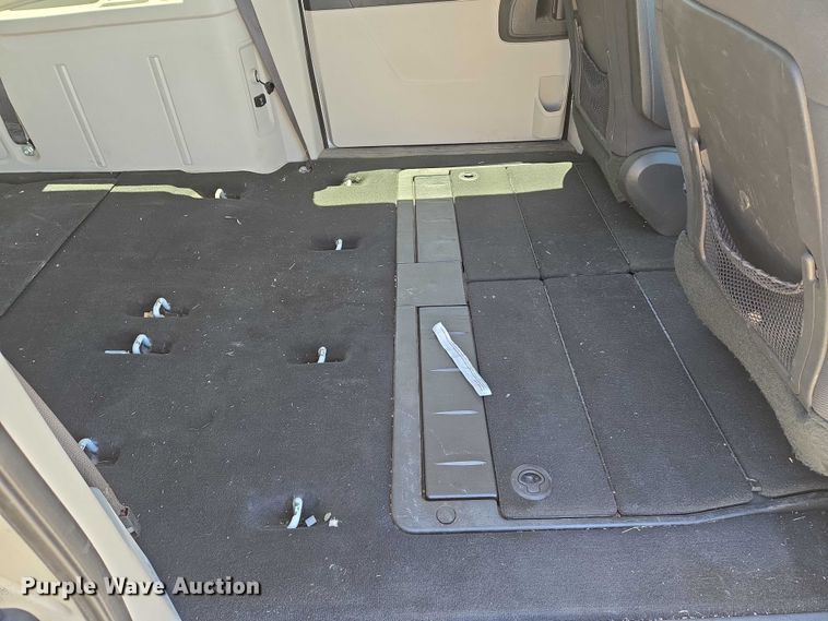 image for item EO0902 2010 Dodge Grand Caravan SXT van