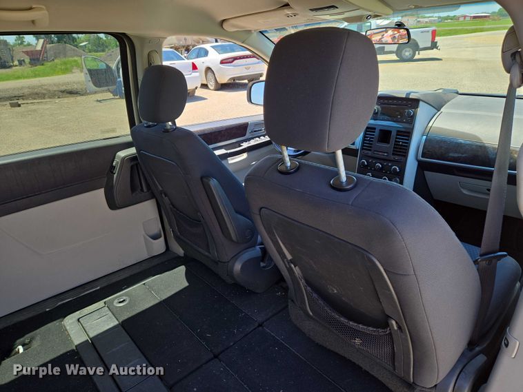 image for item EO0902 2010 Dodge Grand Caravan SXT van