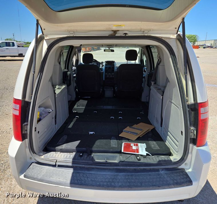 image for item EO0902 2010 Dodge Grand Caravan SXT van