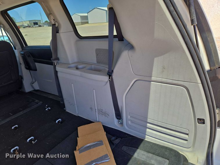 image for item EO0902 2010 Dodge Grand Caravan SXT van