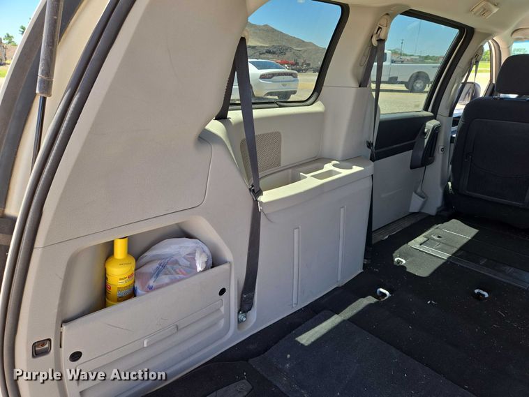 image for item EO0902 2010 Dodge Grand Caravan SXT van