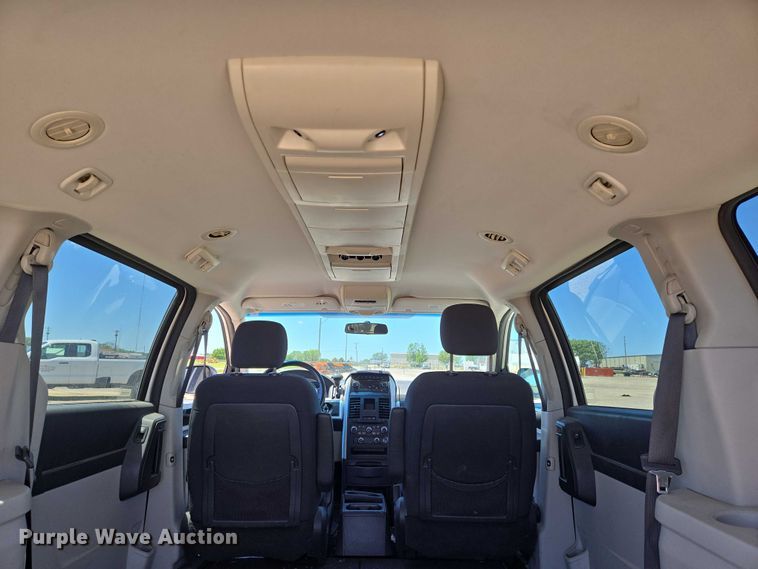 image for item EO0902 2010 Dodge Grand Caravan SXT van