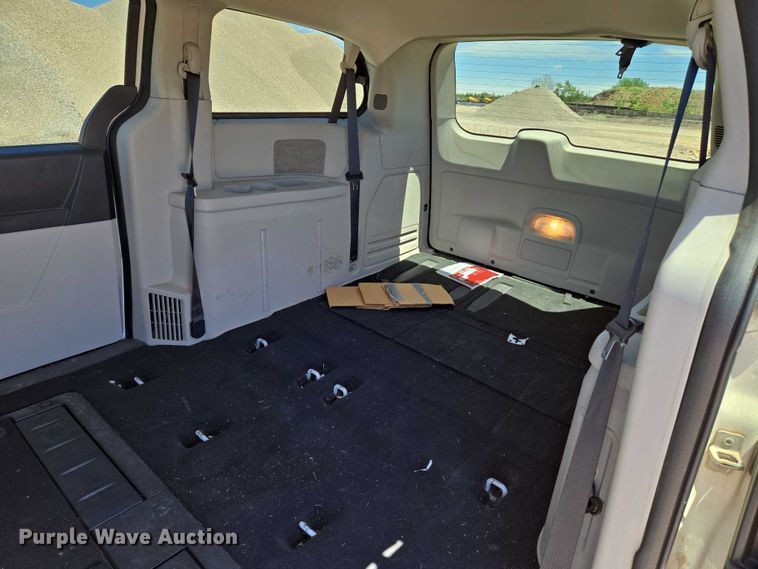 image for item EO0902 2010 Dodge Grand Caravan SXT van