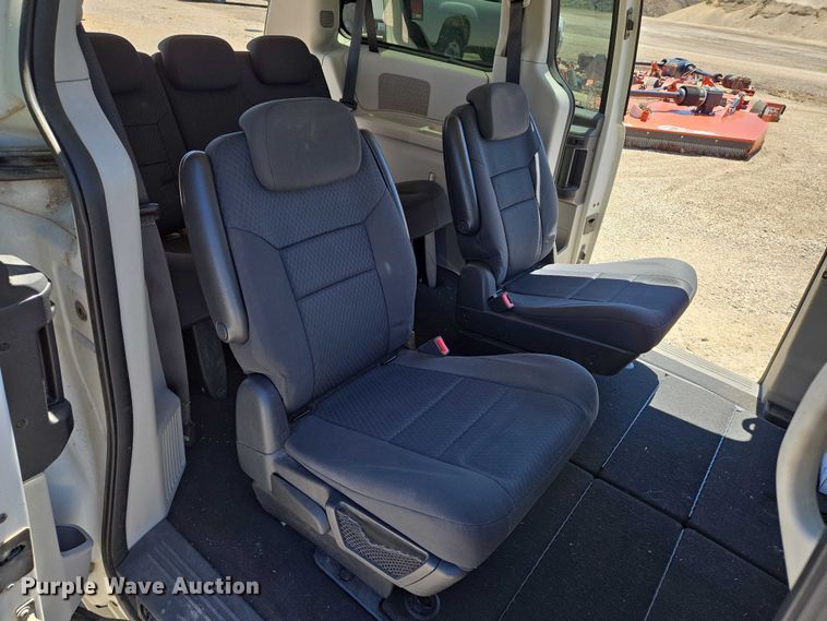 image for item EO0902 2010 Dodge Grand Caravan SXT van