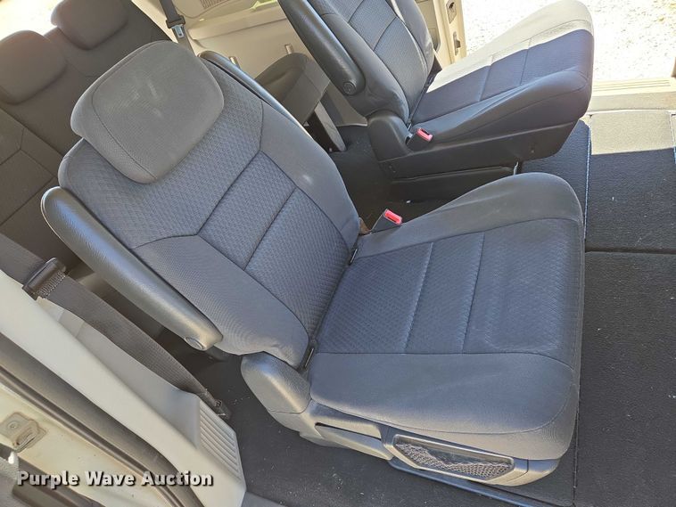 image for item EO0902 2010 Dodge Grand Caravan SXT van