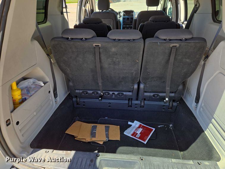 image for item EO0902 2010 Dodge Grand Caravan SXT van