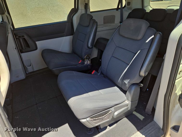 image for item EO0902 2010 Dodge Grand Caravan SXT van