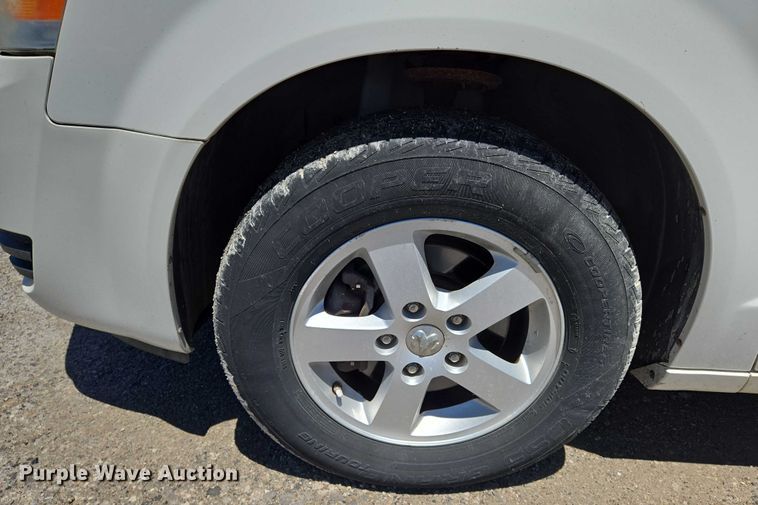 image for item EO0902 2010 Dodge Grand Caravan SXT van