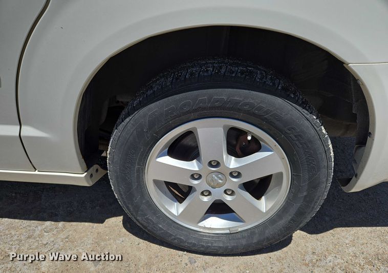 image for item EO0902 2010 Dodge Grand Caravan SXT van
