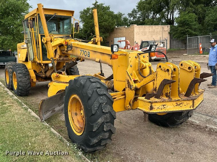 image for item EQ4828 1987 John Deere 770B motor grader