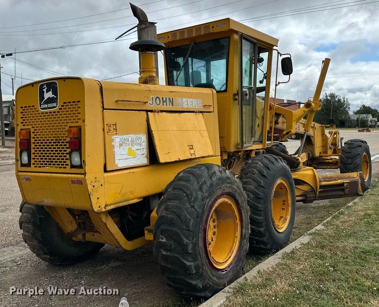image for item EQ4828 1987 John Deere 770B motor grader