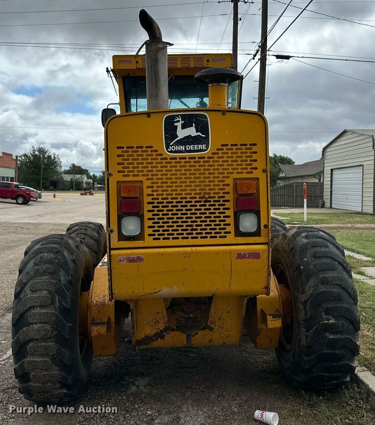 image for item EQ4828 1987 John Deere 770B motor grader