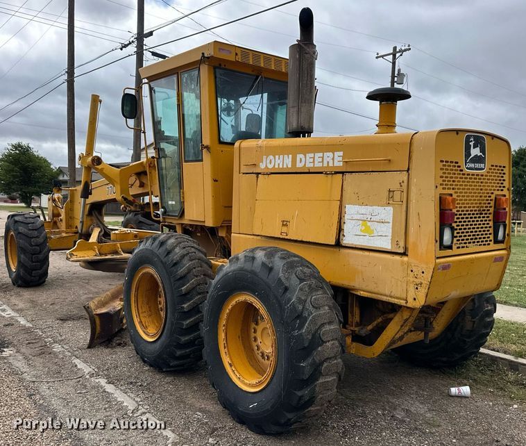 image for item EQ4828 1987 John Deere 770B motor grader