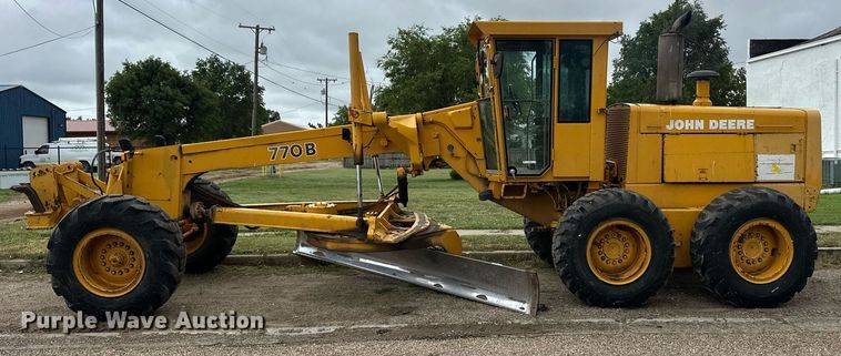 image for item EQ4828 1987 John Deere 770B motor grader