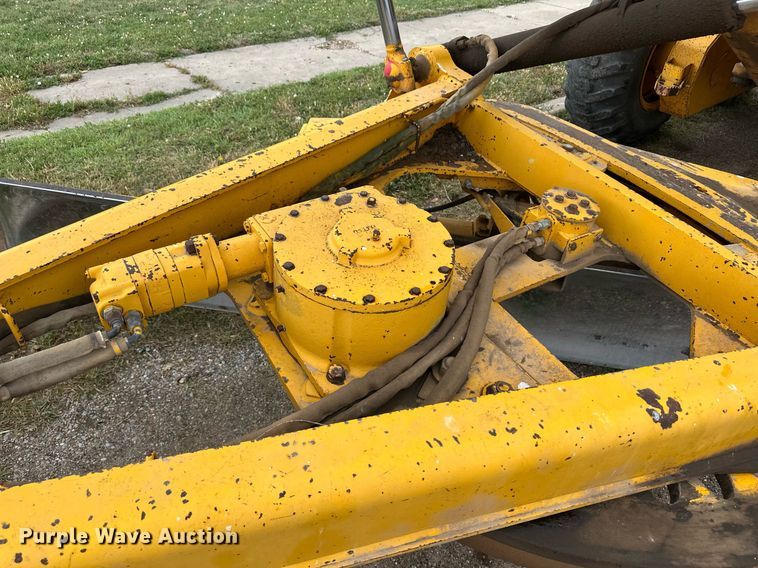 image for item EQ4828 1987 John Deere 770B motor grader