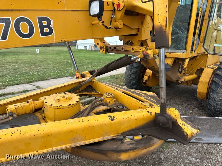 image for item EQ4828 1987 John Deere 770B motor grader