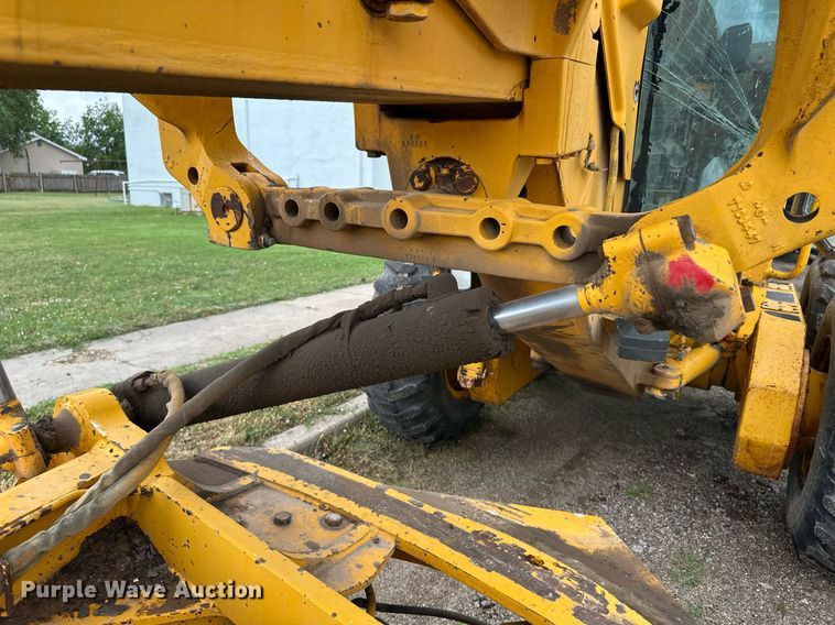 image for item EQ4828 1987 John Deere 770B motor grader