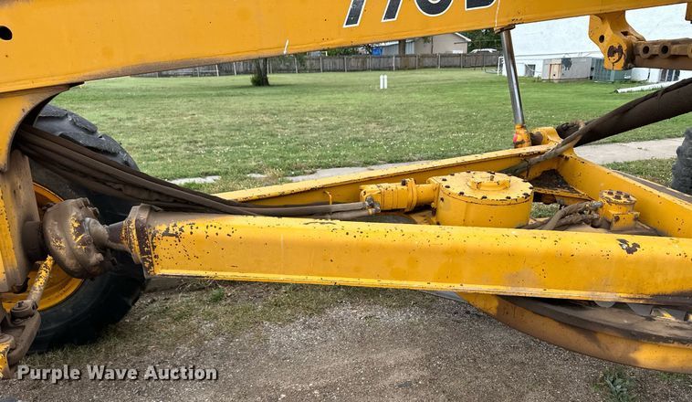 image for item EQ4828 1987 John Deere 770B motor grader