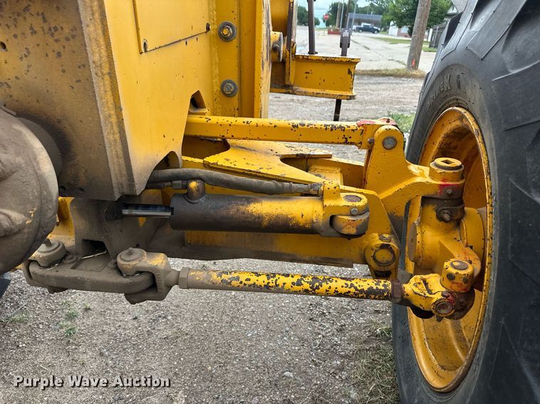 image for item EQ4828 1987 John Deere 770B motor grader