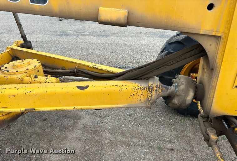 image for item EQ4828 1987 John Deere 770B motor grader