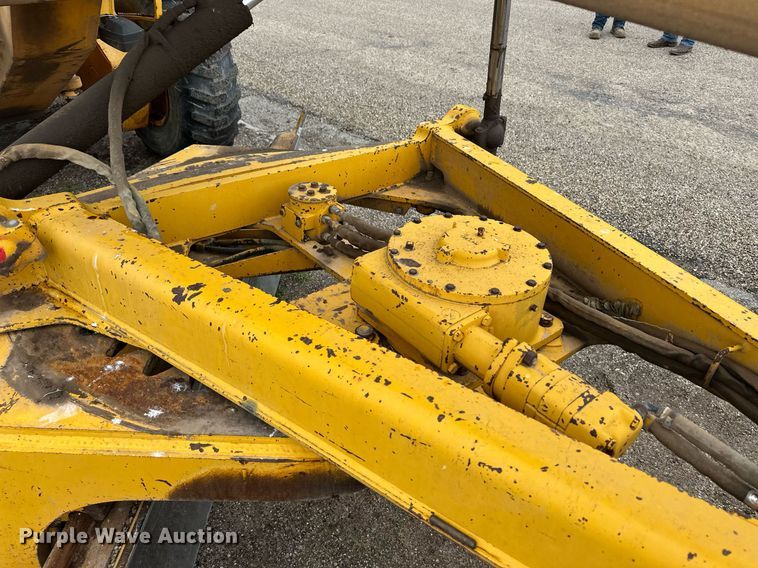 image for item EQ4828 1987 John Deere 770B motor grader