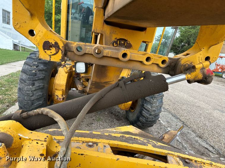 image for item EQ4828 1987 John Deere 770B motor grader