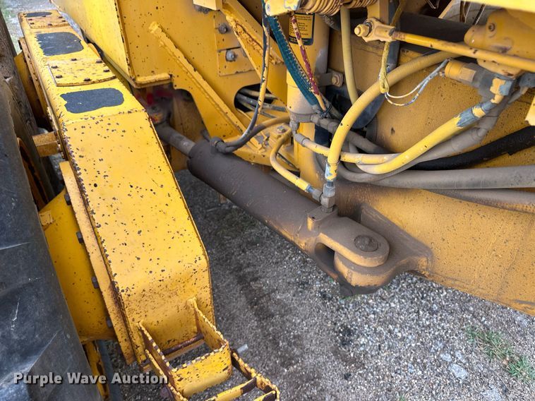 image for item EQ4828 1987 John Deere 770B motor grader