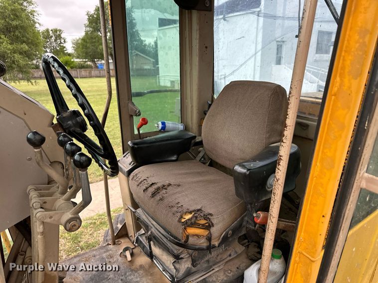 image for item EQ4828 1987 John Deere 770B motor grader