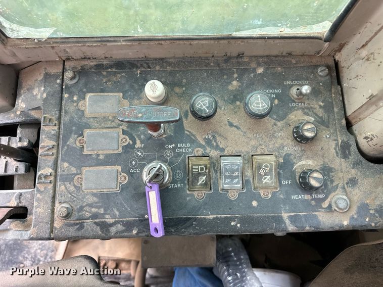 image for item EQ4828 1987 John Deere 770B motor grader