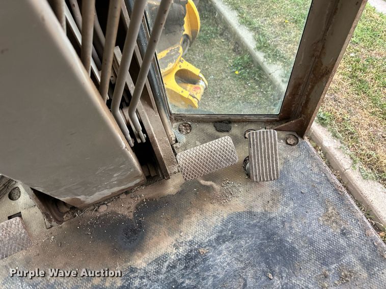 image for item EQ4828 1987 John Deere 770B motor grader