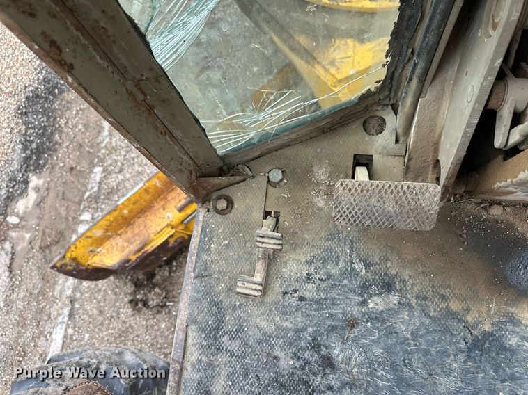 image for item EQ4828 1987 John Deere 770B motor grader