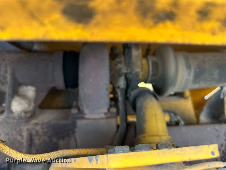 image for item EQ4828 1987 John Deere 770B motor grader