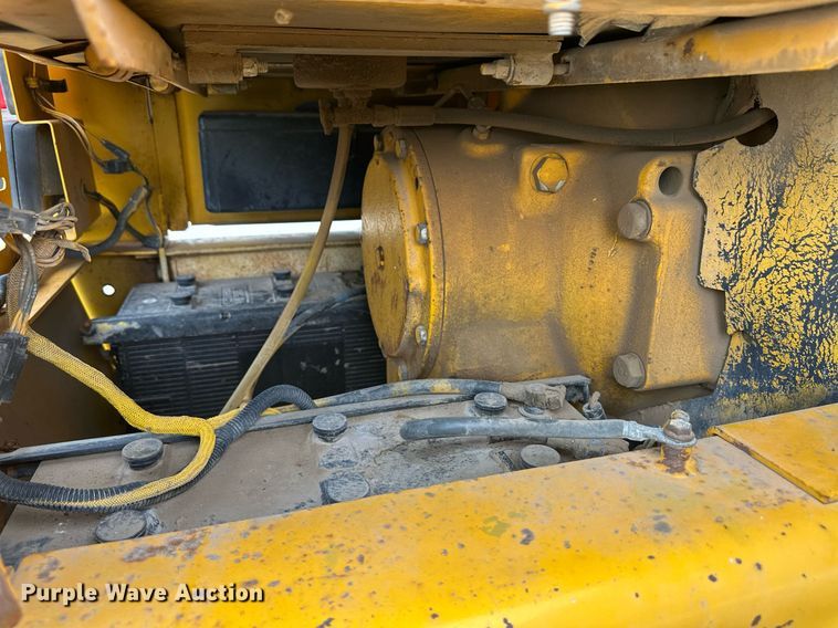 image for item EQ4828 1987 John Deere 770B motor grader