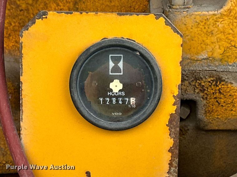 image for item EQ4828 1987 John Deere 770B motor grader