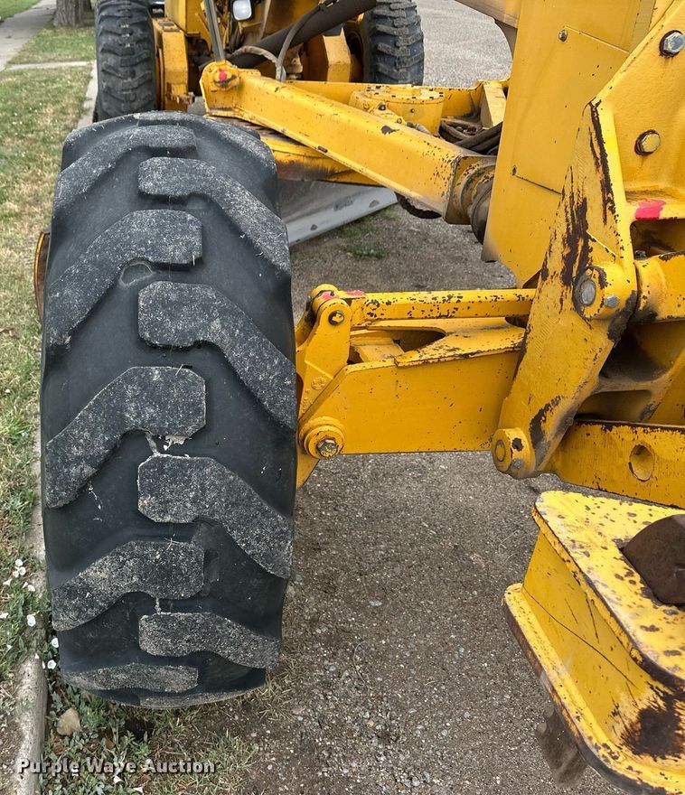 image for item EQ4828 1987 John Deere 770B motor grader