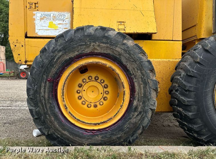 image for item EQ4828 1987 John Deere 770B motor grader